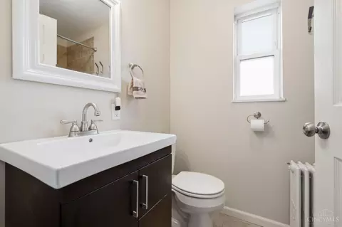 Bath - 949 Redway Ave, Cincinnati, OH 45229 photo 4 of 5