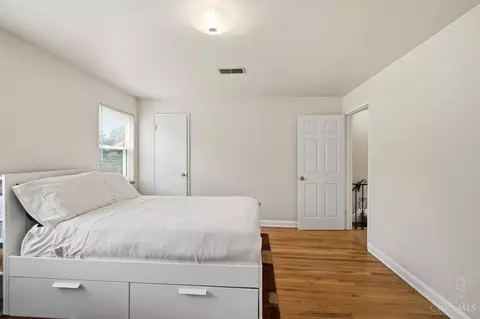 Bedroom - 949 Redway Ave, Cincinnati, OH 45229 photo 6 of 8