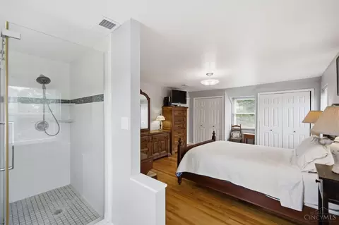 Bedroom - 949 Redway Ave, Cincinnati, OH 45229 photo 4 of 8