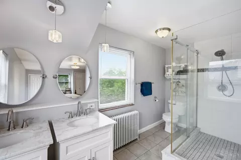Bath - 949 Redway Ave, Cincinnati, OH 45229 photo 2 of 5