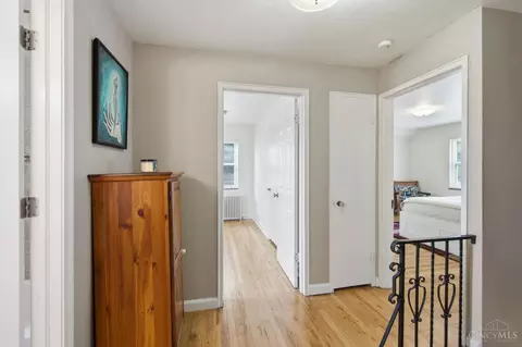 Entry Way - 949 Redway Ave, Cincinnati, OH 45229 photo 5 of 5