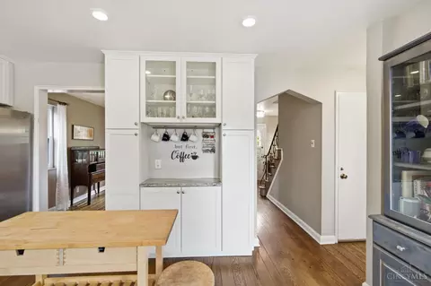 Entry Way - 949 Redway Ave, Cincinnati, OH 45229 photo 1 of 5