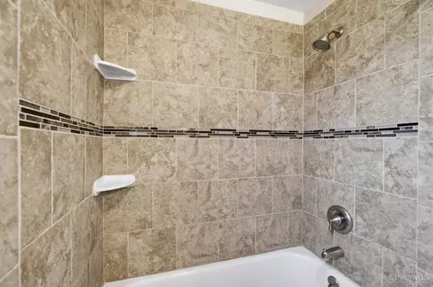 Bath - 949 Redway Ave, Cincinnati, OH 45229 photo 5 of 5
