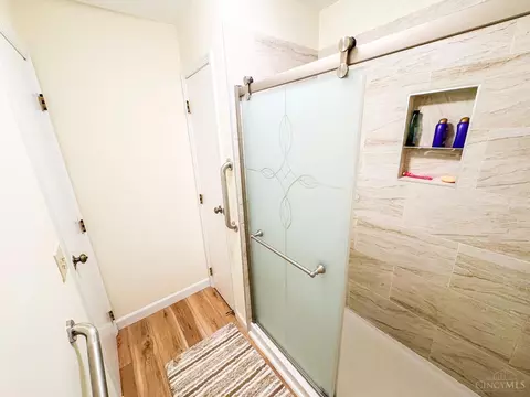 Bath - 3850 Hanover Dr, Mason, OH 45040 photo 3 of 5
