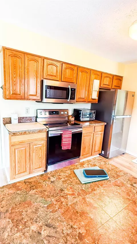 Kitchen - 3850 Hanover Dr, Mason, OH 45040 photo 2 of 4