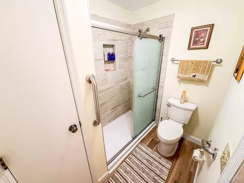 Bath - 3850 Hanover Dr, Mason, OH 45040 photo 2 of 5