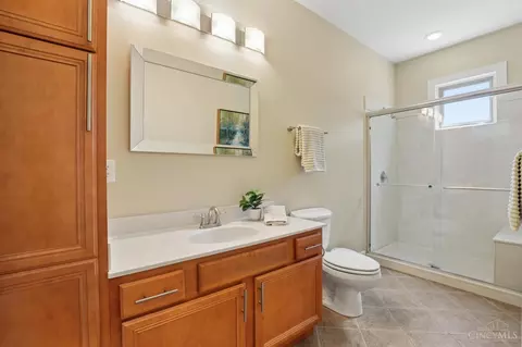 Bath - 538 Lang Rd, Cincinnati, OH 45244 photo 1 of 6