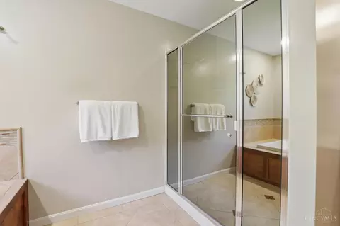 Bath - 538 Lang Rd, Cincinnati, OH 45244 photo 4 of 6