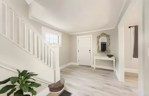 Entry Way - 1331 Beech Ave, Cincinnati, OH 45205 photo 2 of 4