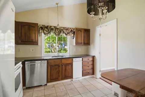 Kitchen - 6 Devon Ct, Fairfield, OH 45014 photo 3 of 3