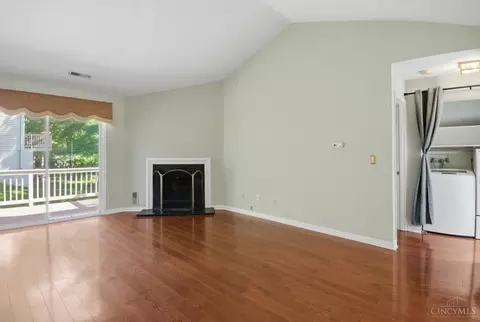Living - 6 Devon Ct, Fairfield, OH 45014 photo 2 of 3