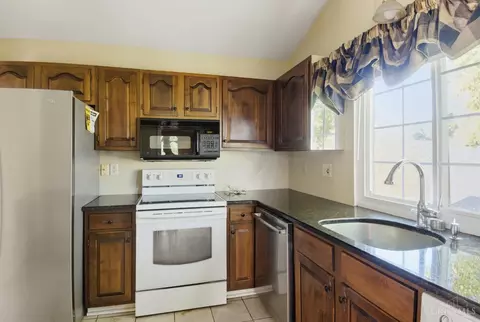 Kitchen - 6 Devon Ct, Fairfield, OH 45014 photo 2 of 3