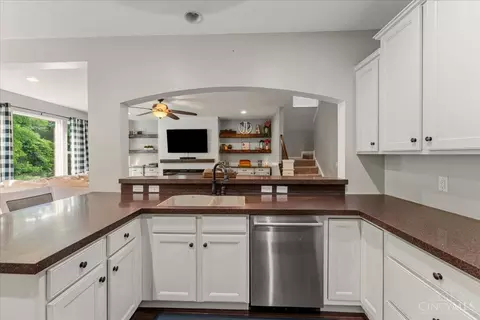 Kitchen - 4615 Stablehand Dr, Batavia, OH 45103 photo 3 of 4