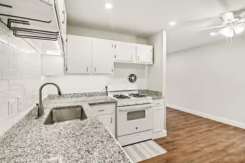Kitchen - 5116 Blaesi St, Cincinnati, OH 45227 photo 4 of 7