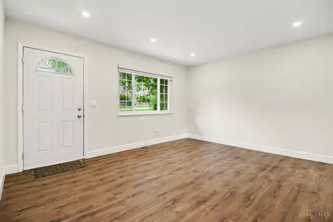 Living - 5116 Blaesi St, Cincinnati, OH 45227 photo 4 of 5