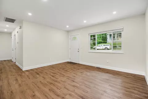 Living - 5116 Blaesi St, Cincinnati, OH 45227 photo 3 of 5