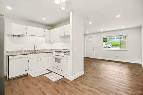 Kitchen - 5116 Blaesi St, Cincinnati, OH 45227 photo 5 of 7