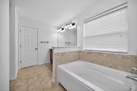 Bath - 4619 Plummer Pl, Mason, OH 45040 photo 2 of 7