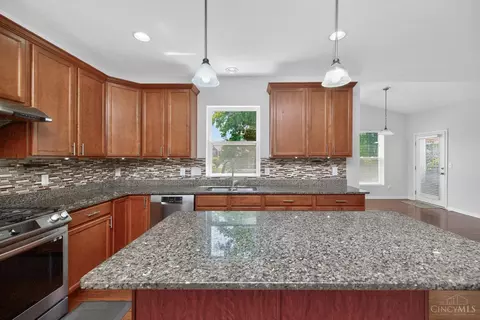 Kitchen - 4619 Plummer Pl, Mason, OH 45040 photo 5 of 6