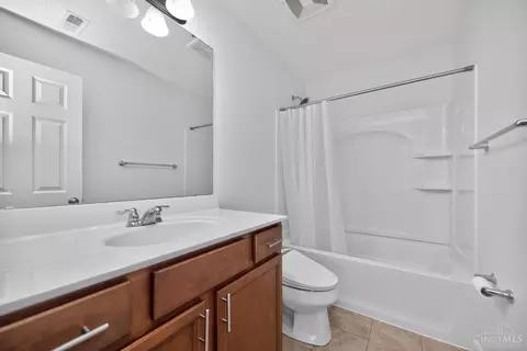 Bath - 4619 Plummer Pl, Mason, OH 45040 photo 4 of 7