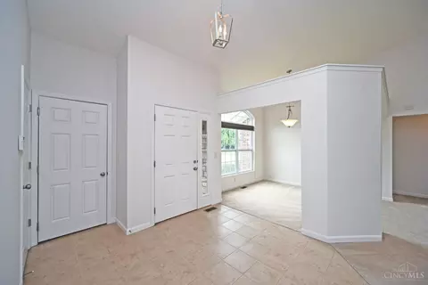 Entry Way - 833 Linden Crk, Morrow, OH 45152 photo 3 of 4