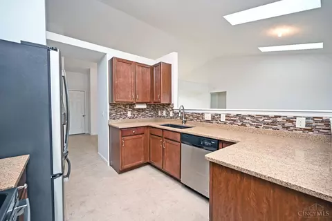 Kitchen - 833 Linden Crk, Morrow, OH 45152 photo 3 of 3