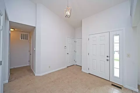 Entry Way - 833 Linden Crk, Morrow, OH 45152 photo 2 of 4