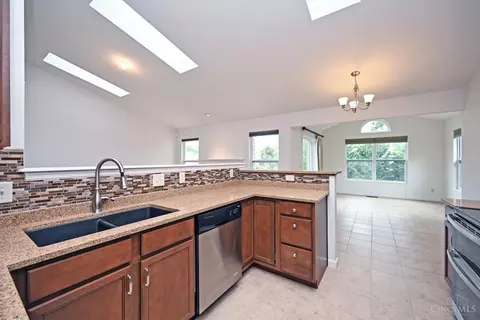 Kitchen - 833 Linden Crk, Morrow, OH 45152 photo 1 of 3