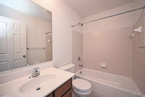 Bath - 833 Linden Crk, Morrow, OH 45152 photo 3 of 4