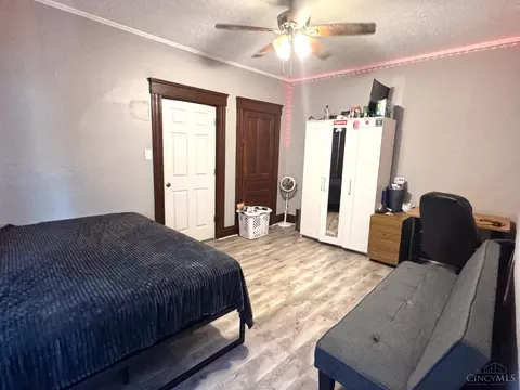 Bedroom - 461 Warner St, Cincinnati, OH 45219 photo 4 of 6