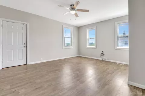 Living - 404 Mohawk St, Cincinnati, OH 45214 photo 4 of 4