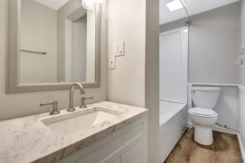 Bath - 404 Mohawk St, Cincinnati, OH 45214 photo 2 of 2