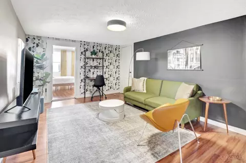Living - 404 Mohawk St, Cincinnati, OH 45214 photo 1 of 4