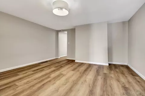 Living - 404 Mohawk St, Cincinnati, OH 45214 photo 3 of 4