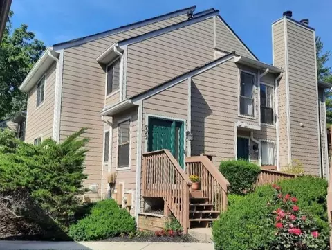 9362 Hunters Creek Dr, Blue Ash, OH 45242