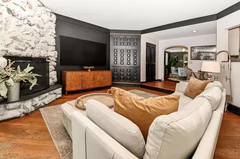 Living - 3421 Custer Ave, Cincinnati, OH 45208 photo 6 of 9