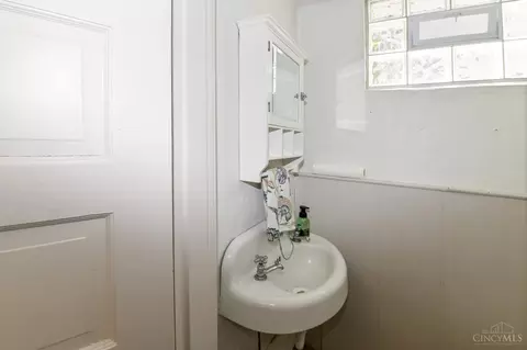 Bath - 3421 Custer Ave, Cincinnati, OH 45208 photo 5 of 5