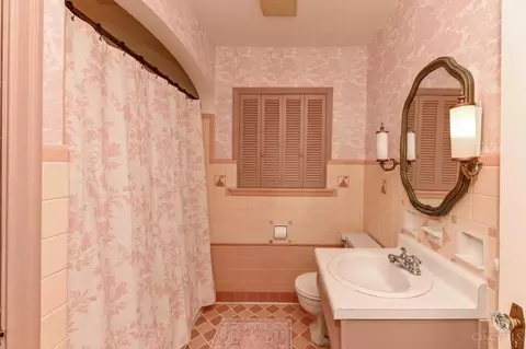 Bath - 3421 Custer Ave, Cincinnati, OH 45208 photo 3 of 5