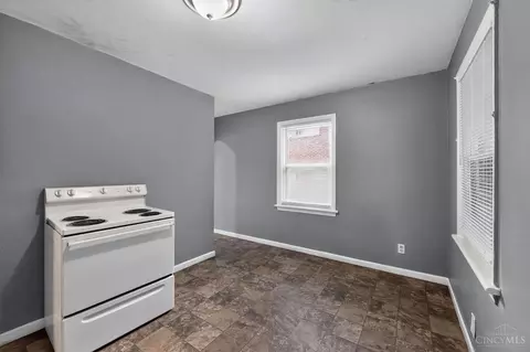 Entry Way - 1723 Ashbrook Dr, Cincinnati, OH 45238 photo 5 of 6