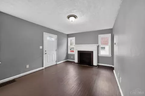 Living - 1723 Ashbrook Dr, Cincinnati, OH 45238 photo 1 of 2