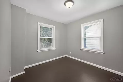 Bedroom - 1723 Ashbrook Dr, Cincinnati, OH 45238 photo 3 of 4