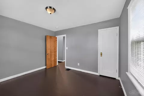 Bedroom - 1723 Ashbrook Dr, Cincinnati, OH 45238 photo 2 of 4