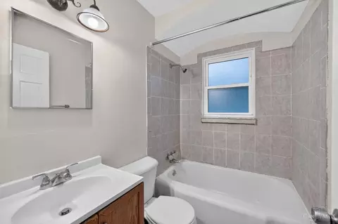 Bath - 1723 Ashbrook Dr, Cincinnati, OH 45238 photo 1 of 1