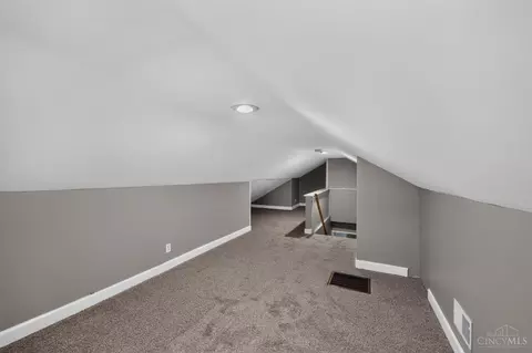 Entry Way - 1723 Ashbrook Dr, Cincinnati, OH 45238 photo 1 of 6
