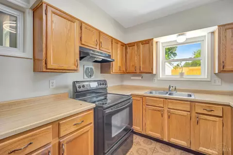 Kitchen - 60 Beverly Ct, Hamilton, OH 45013 photo 1 of 4
