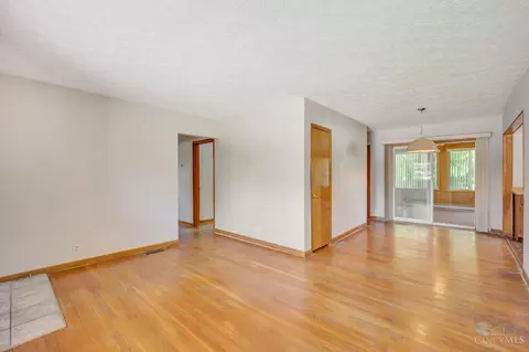 Living - 60 Beverly Ct, Hamilton, OH 45013 photo 3 of 7