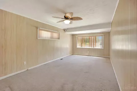 Living - 60 Beverly Ct, Hamilton, OH 45013 photo 6 of 7