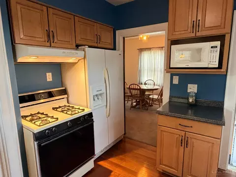 Kitchen - 6848 Windward St, Cincinnati, OH 45227 photo 3 of 4