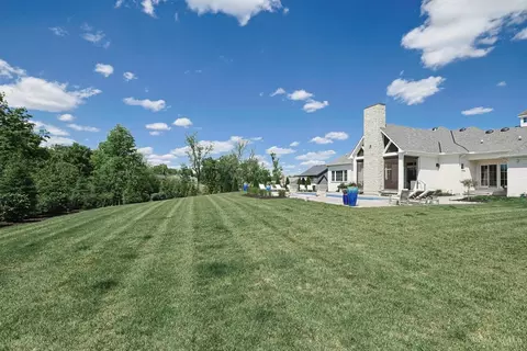 Exterior - 5 Old Orchard Ln, Cincinnati, OH 45242 photo 6 of 11