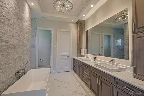 Bath - 5 Old Orchard Ln, Cincinnati, OH 45242 photo 1 of 5